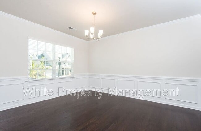 Building Photo - 1043 Winnett Dr