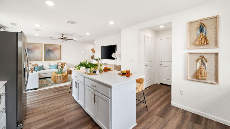 Building Photo - 2043 W Pleasant Ave