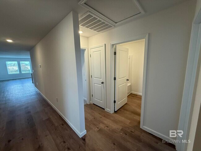 Building Photo - 16223 Eden St