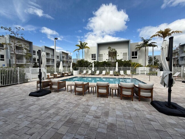 Building Photo - 610 NE 2nd St