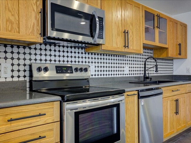 Building Photo - 8551 E Lee Pl