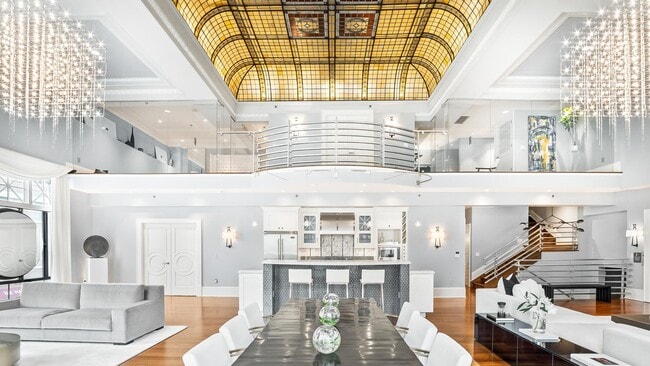 Building Photo - 313 1st St