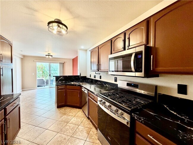 Building Photo - 448 Winthrop Pl