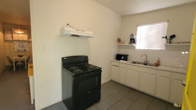 Building Photo - 128 St Francis Ave