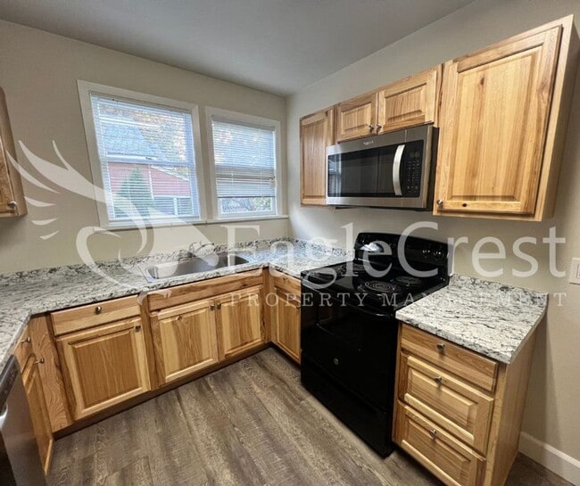 Building Photo - Sumach Four-Plex