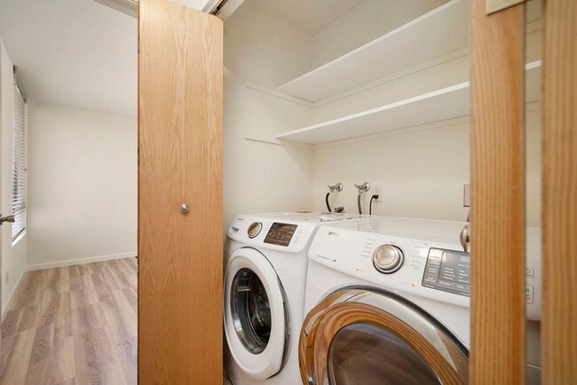 Building Photo - 2101 Shore Line Dr