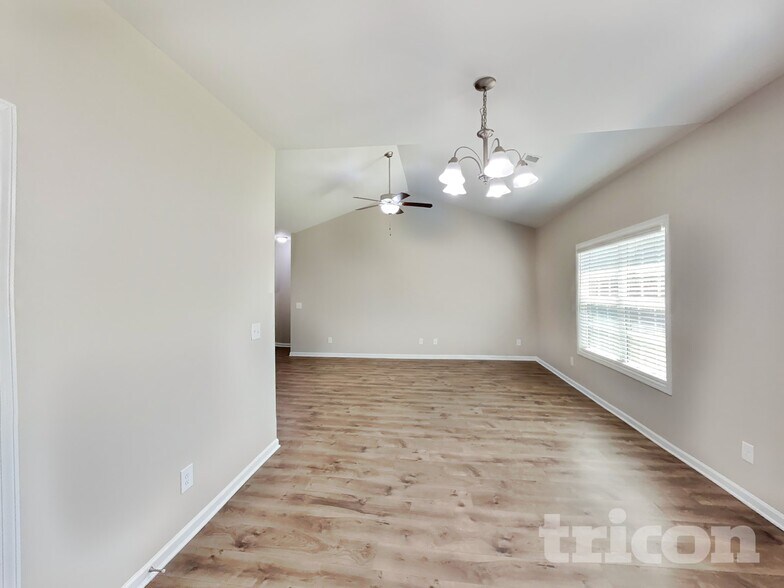 Building Photo - 733 W Coker Way