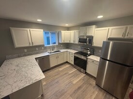 Building Photo - 463 Aspen Ct