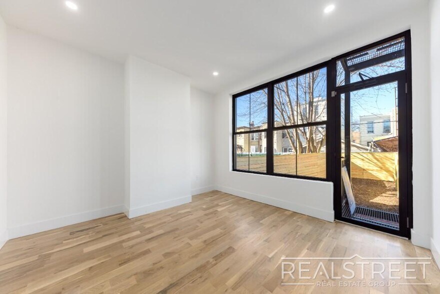 Building Photo - Brand New 2 Bed 2 Bath Duplex with Private...