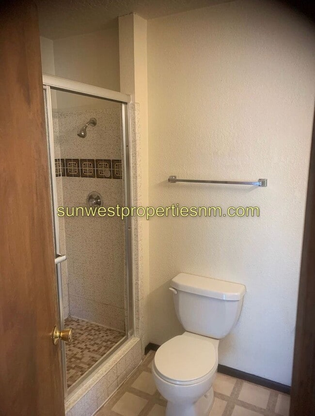 Building Photo - 3 Bedroom, 2.5 Bath 2 Story Condo