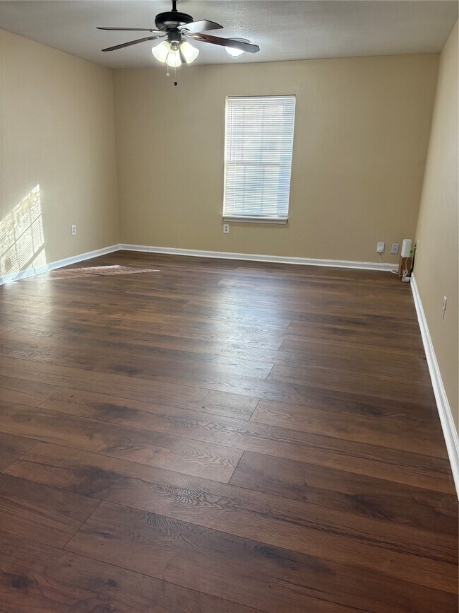 Building Photo - 6820 Petre Dr