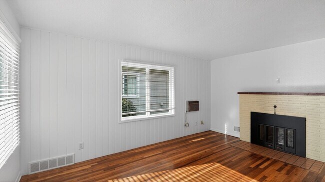 Building Photo - 1155 18th St NE