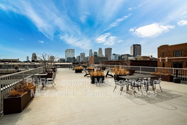 Building Photo - 700 N Washington Ave