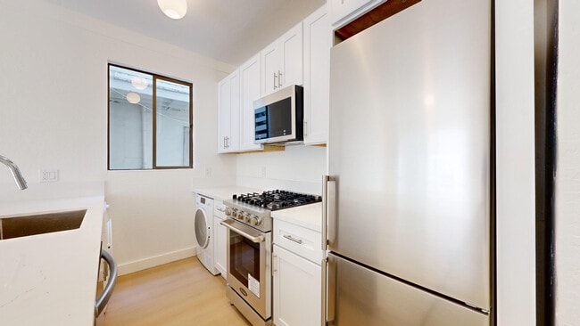 Building Photo - 1659 Grant Ave