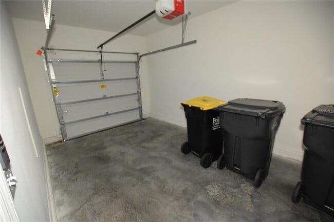 Building Photo - 720 Madison Dr