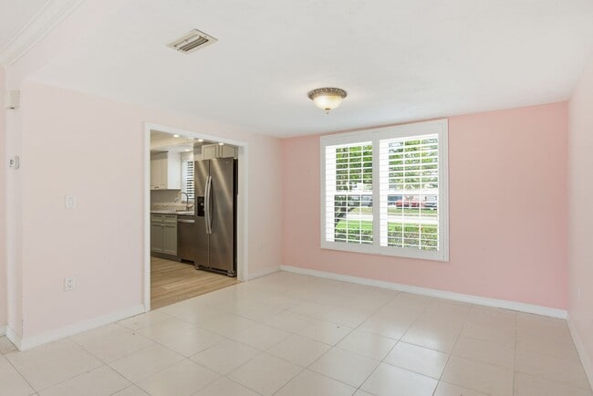 Building Photo - 2453 Egret Blvd
