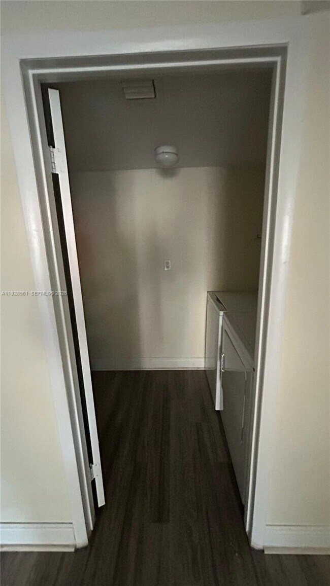 Building Photo - 5686 Rock Island Rd