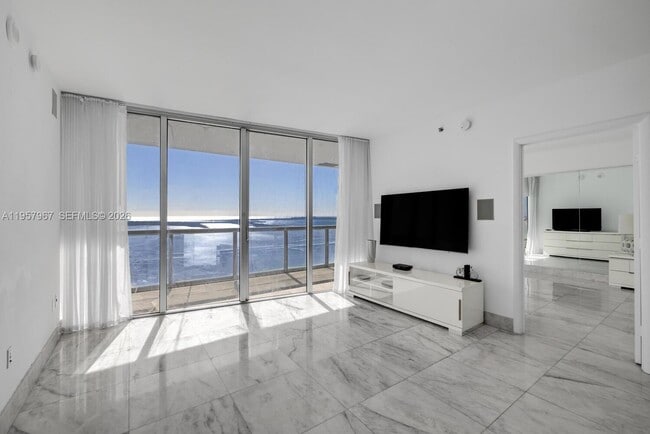 Building Photo - 465 Brickell Ave