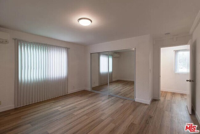 Bedroom - 601 S Grevillea Ave