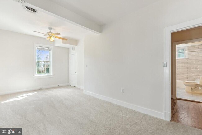 Building Photo - 317 W College Terrace