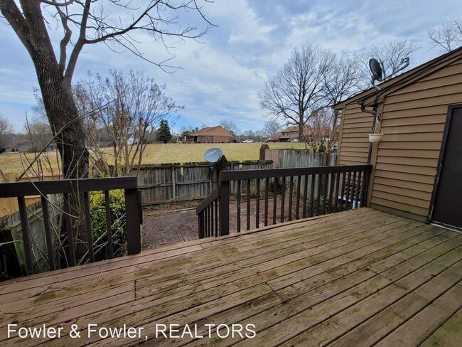 Building Photo - 3 br, 2.5 bath House - 4913 Country Court