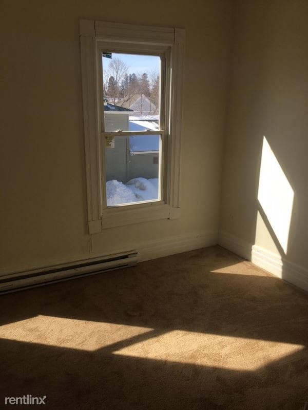 Building Photo - 3 br, 1 bath Apartment - 1 Oak St