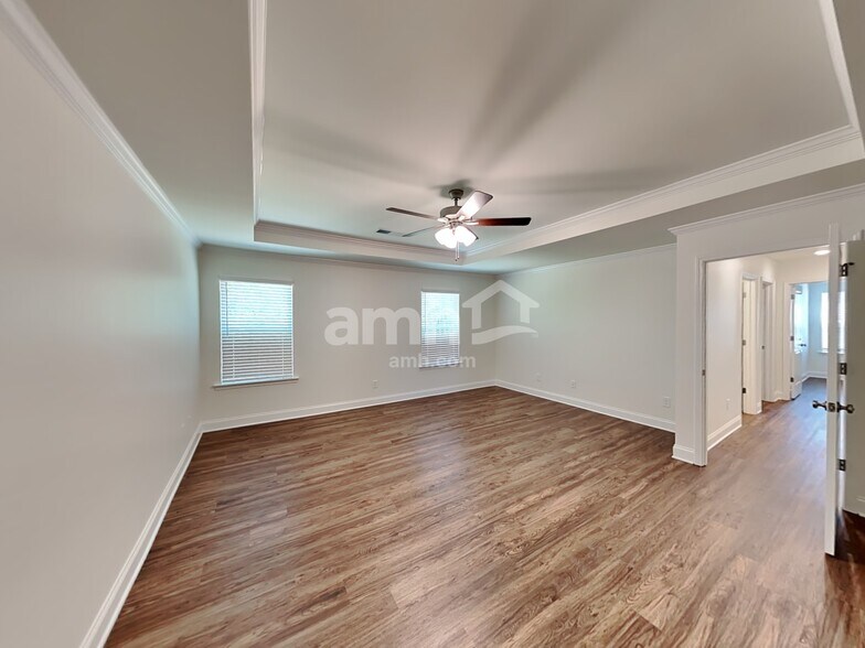 Building Photo - 578 Slew Dr