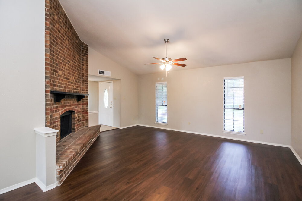 Building Photo - 1385 Southridge Dr
