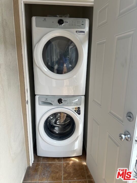 Building Photo - 345 N Sycamore Ave