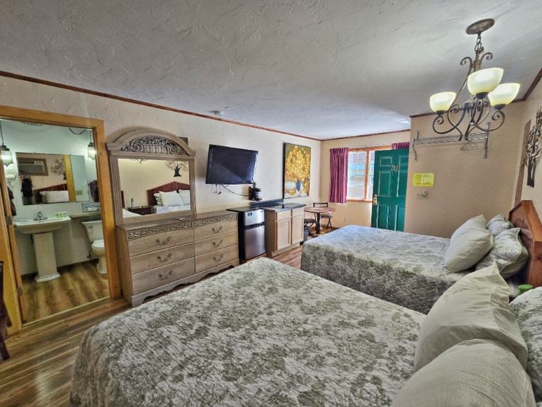 Building Photo - 103 Charles St