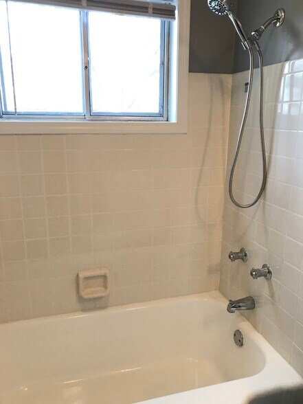Building Photo - 4204 Woodvale Dr