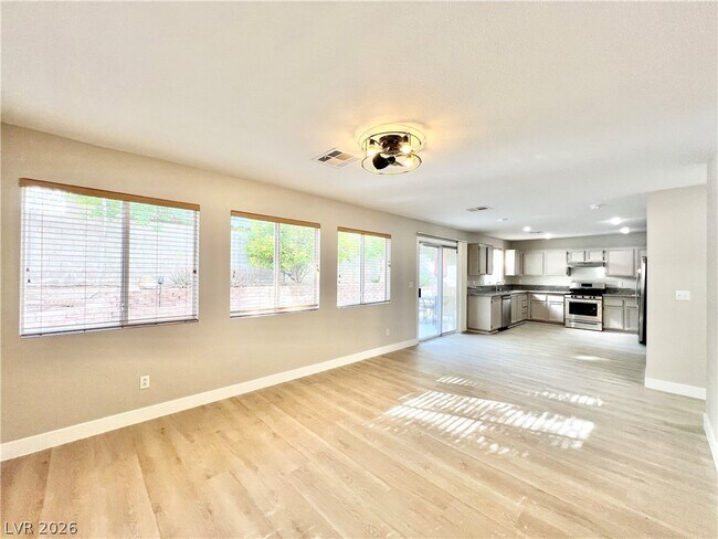 Building Photo - 1705 Encarta St