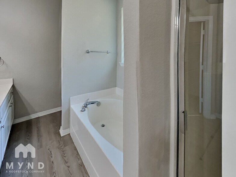 Building Photo - 2209 Country Brook Dr