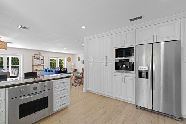 Building Photo - 486 NW 1st St