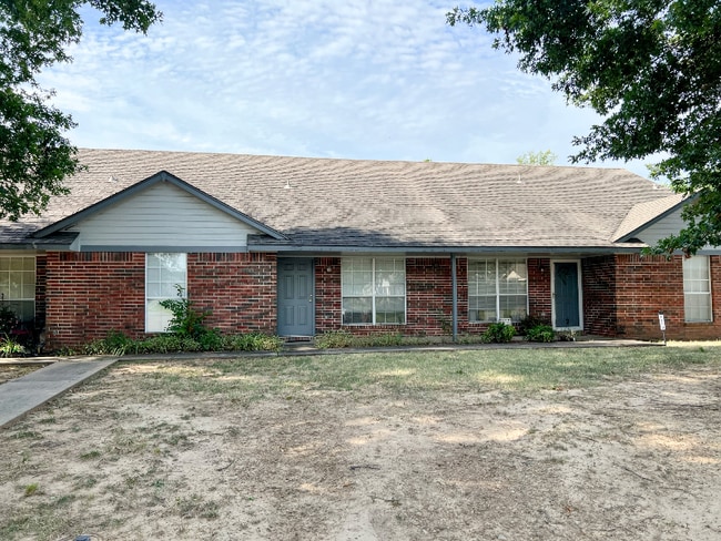 Building Photo - 1221 Jeannie Ln