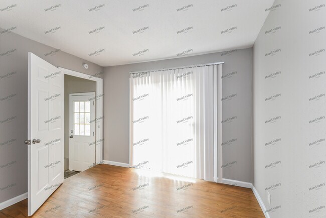 Building Photo - 650 Lilac Dr