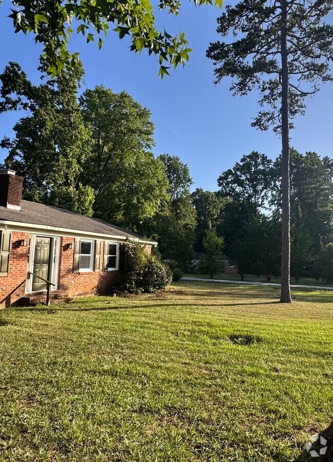 Building Photo - Unit B, 3327 Robin hood Dr