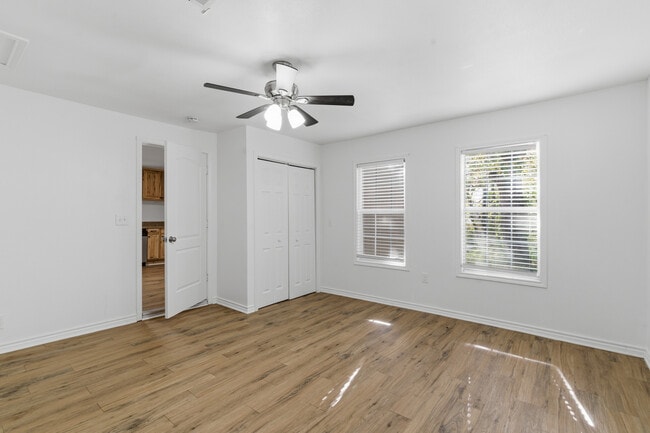 Building Photo - 920 W Ford St