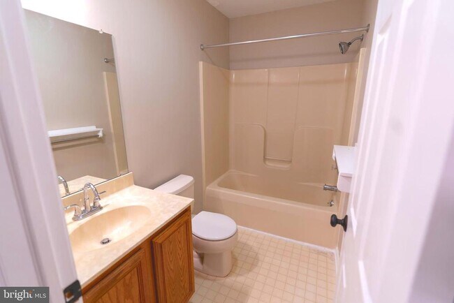 Building Photo - 200 Strawberry Ln