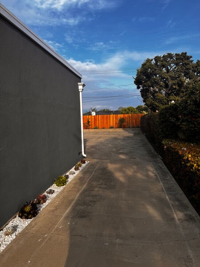 Building Photo - Spacious 3 Bed 2 Bath in 55+ Community, In...