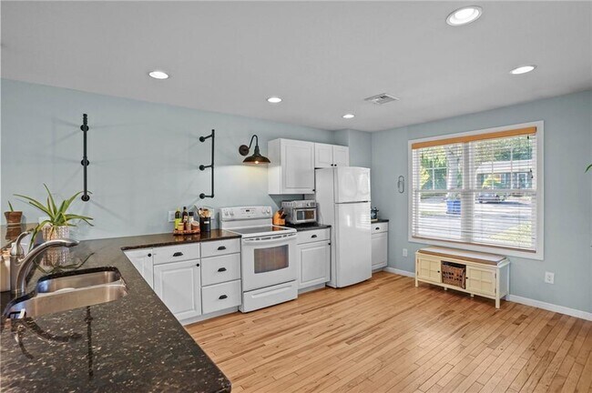 Building Photo - 31 Smith St