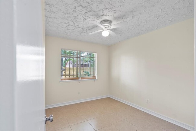 Building Photo - 3763 Quiet Pl Dr