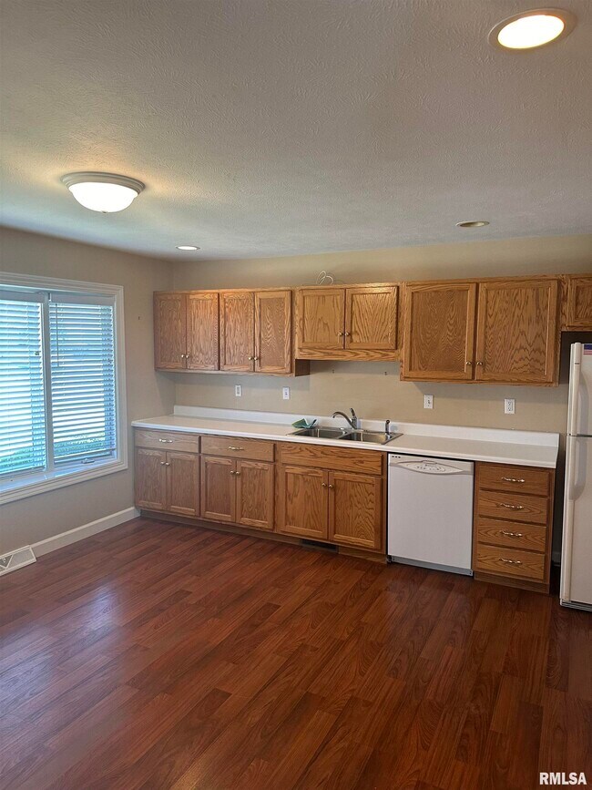 Building Photo - 2805 Cronin Dr
