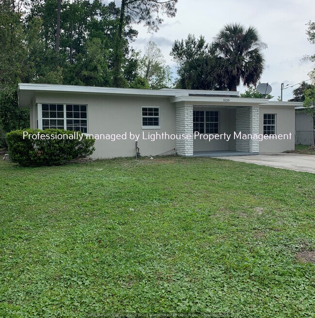 Building Photo - Bright 3 Bedroom Home With Open Layout And Storage Space