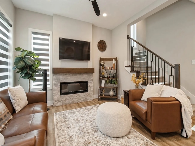 Building Photo - Luxurious 3-Bedroom, 2-Bathroom Townhouse – Des Moines