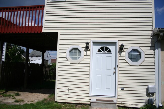 front view - 617 Linden Ln