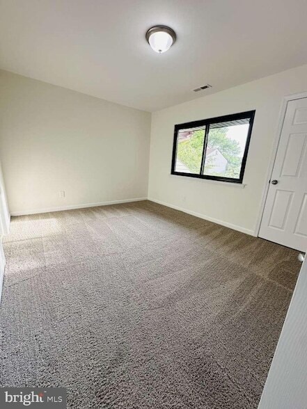 Building Photo - 16 E Daisy Ln