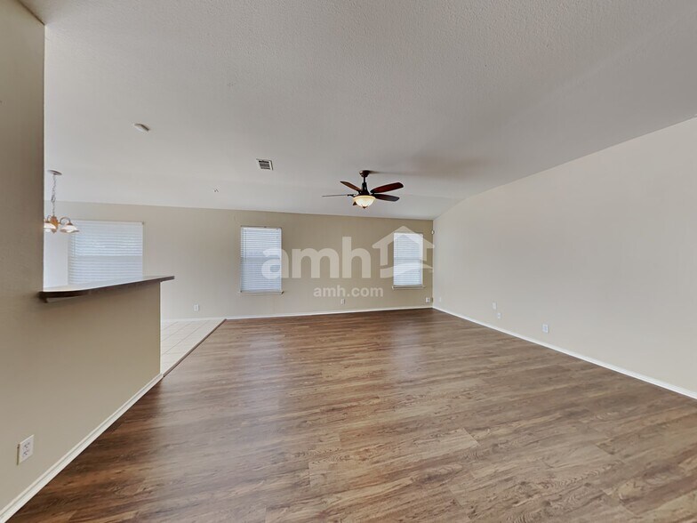 Building Photo - 1419 Diamond Blf