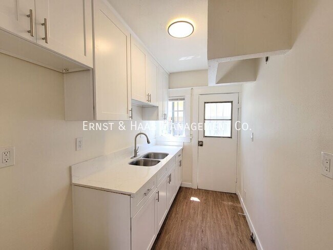 Building Photo - 154 E Eagle St