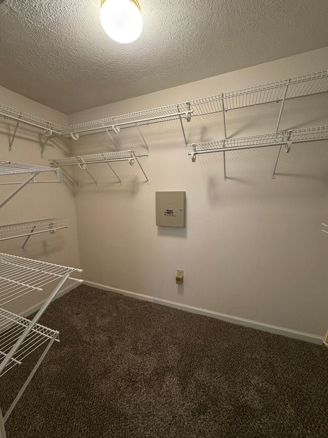 Building Photo - 9847 Cranberry Cir